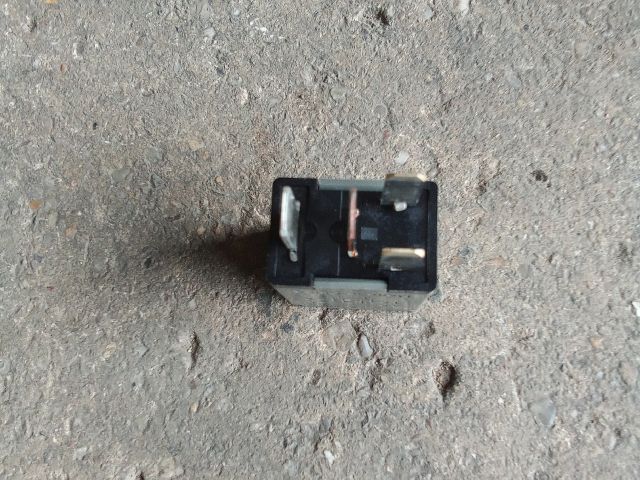 bontott OPEL ASTRA J Relé