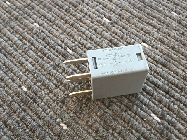 bontott OPEL ASTRA J Relé