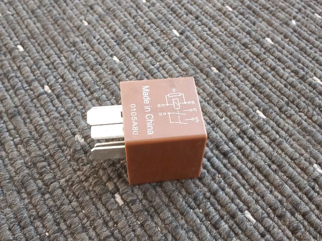 bontott OPEL ASTRA J Relé