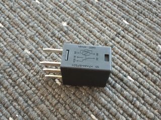 bontott OPEL ASTRA J Relé