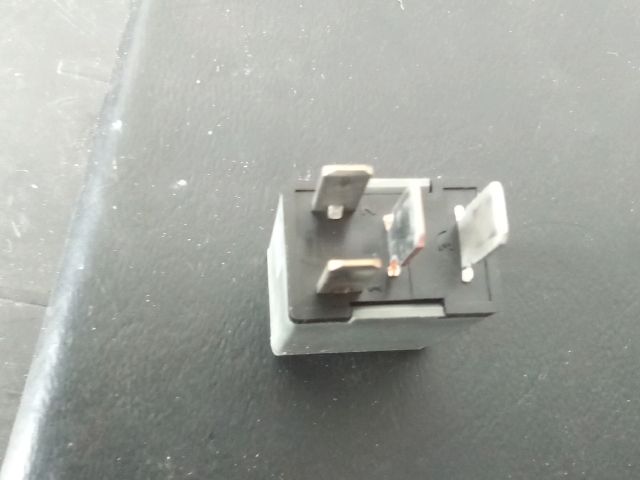 bontott OPEL ASTRA J Relé