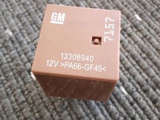 bontott OPEL ASTRA J Relé