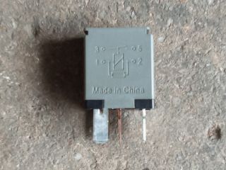 bontott OPEL ASTRA J Relé