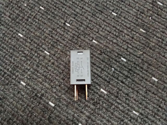 bontott OPEL ASTRA J Relé