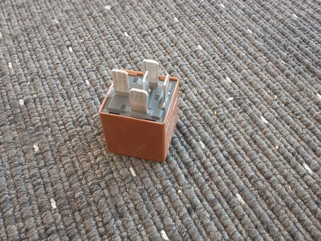 bontott OPEL ASTRA J Relé