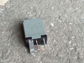 bontott OPEL ASTRA J Relé