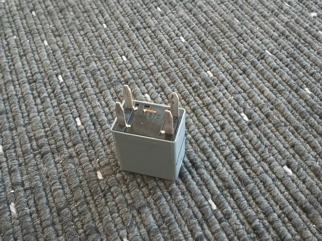 bontott OPEL ASTRA J Relé