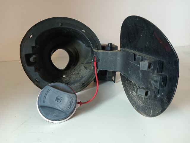 bontott OPEL ASTRA J Tankajtó