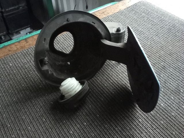 bontott OPEL ASTRA J Tankajtó