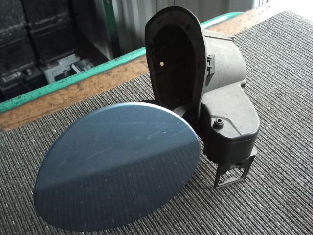 bontott OPEL ASTRA J Tankajtó