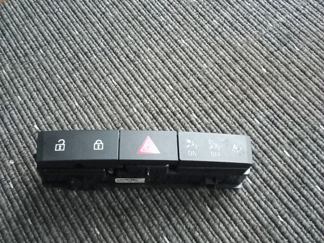 bontott OPEL ASTRA J Vészvillogó Kapcsoló