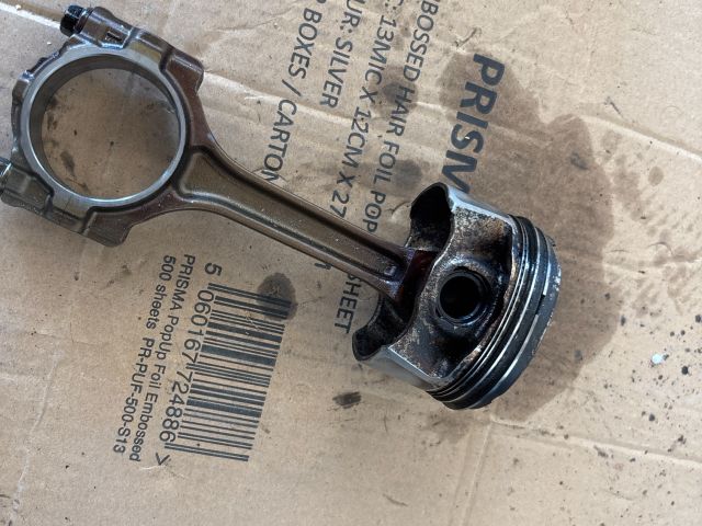 bontott OPEL ASTRA K Dugattyú és Hajtókar