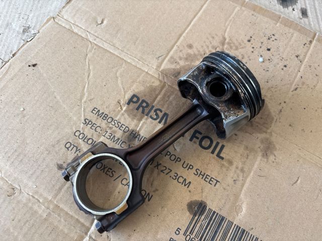 bontott OPEL ASTRA K Dugattyú és Hajtókar