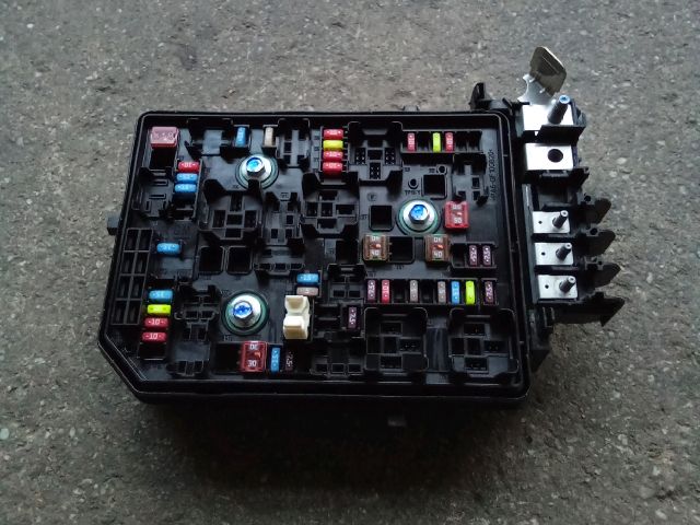 bontott OPEL ASTRA K Biztosítéktábla Motortér