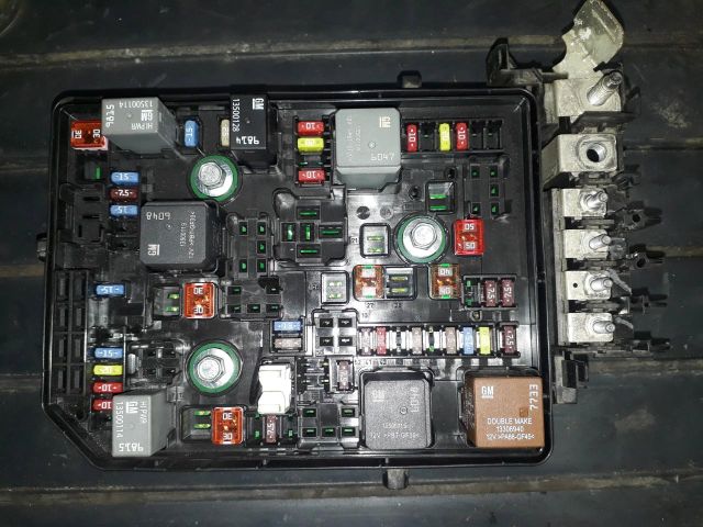 bontott OPEL ASTRA K Biztosítéktábla Motortér