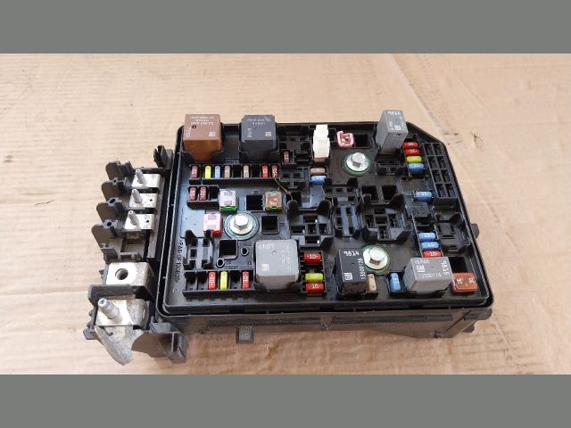 bontott OPEL ASTRA K Biztosítéktábla Motortér