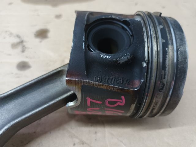 bontott OPEL ASTRA K Dugattyú és Hajtókar