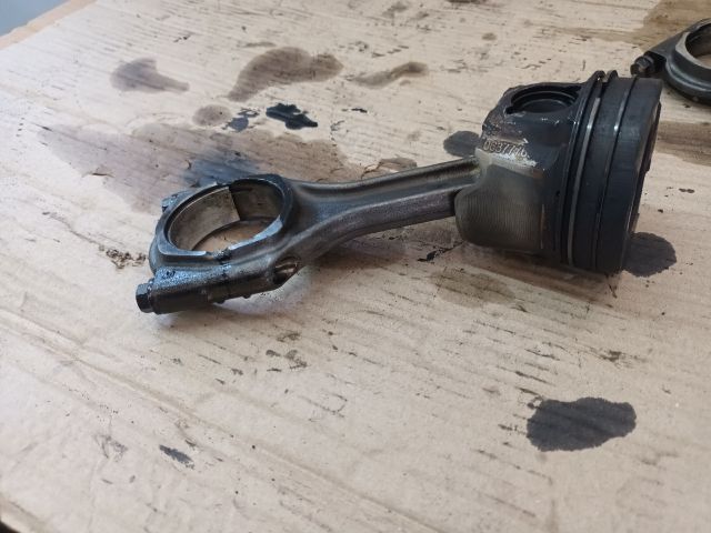 bontott OPEL ASTRA K Dugattyú és Hajtókar