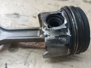 bontott OPEL ASTRA K Dugattyú és Hajtókar