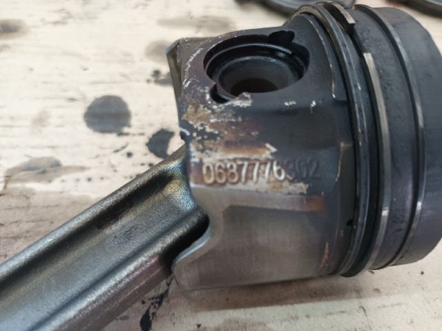 bontott OPEL ASTRA K Dugattyú és Hajtókar