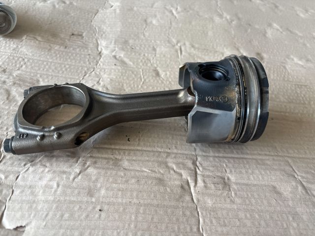 bontott OPEL ASTRA K Dugattyú és Hajtókar