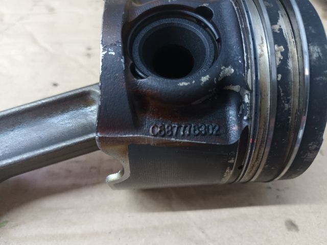 bontott OPEL ASTRA K Dugattyú és Hajtókar