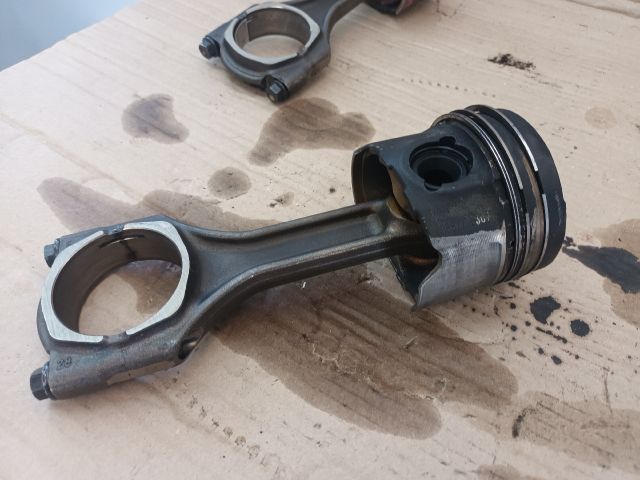 bontott OPEL ASTRA K Dugattyú és Hajtókar