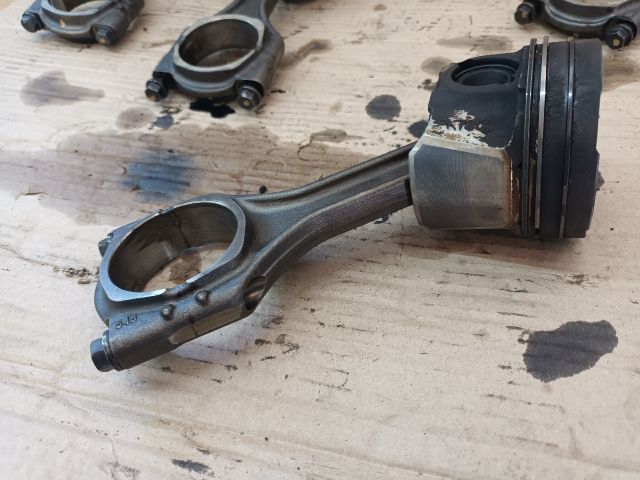 bontott OPEL ASTRA K Dugattyú és Hajtókar