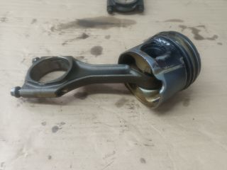 bontott OPEL ASTRA K Dugattyú és Hajtókar