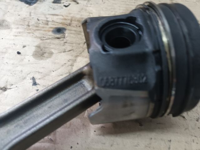 bontott OPEL ASTRA K Dugattyú és Hajtókar