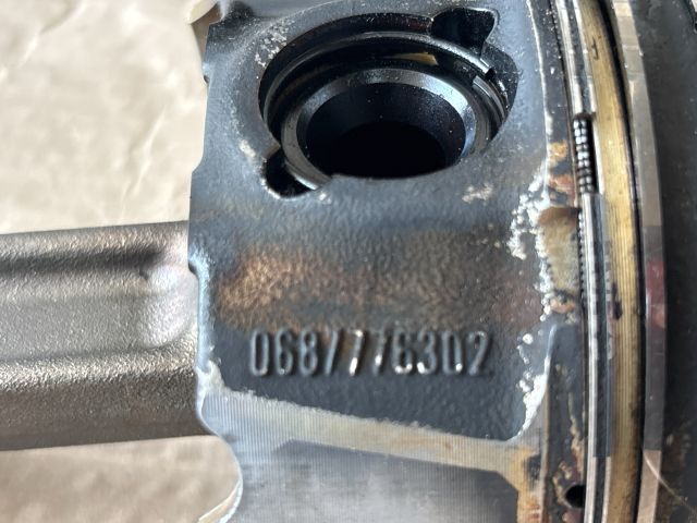 bontott OPEL ASTRA K Dugattyú és Hajtókar