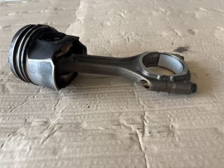 bontott OPEL ASTRA K Dugattyú és Hajtókar