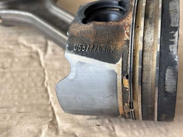 bontott OPEL ASTRA K Dugattyú és Hajtókar