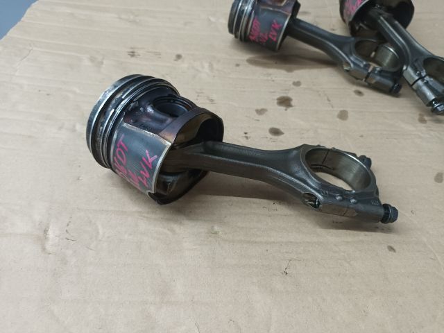 bontott OPEL ASTRA K Dugattyú és Hajtókar