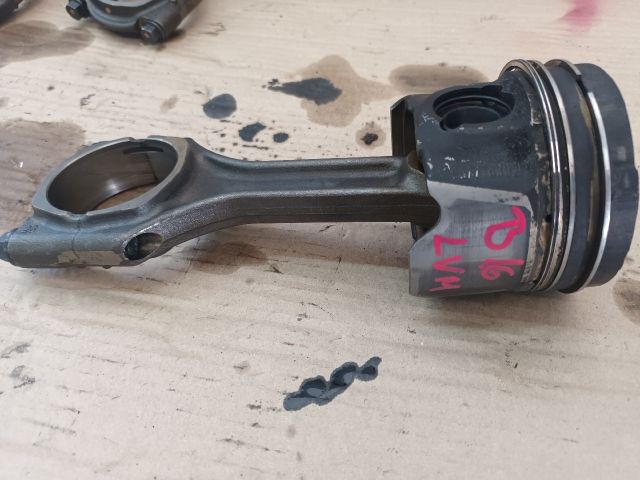 bontott OPEL ASTRA K Dugattyú és Hajtókar