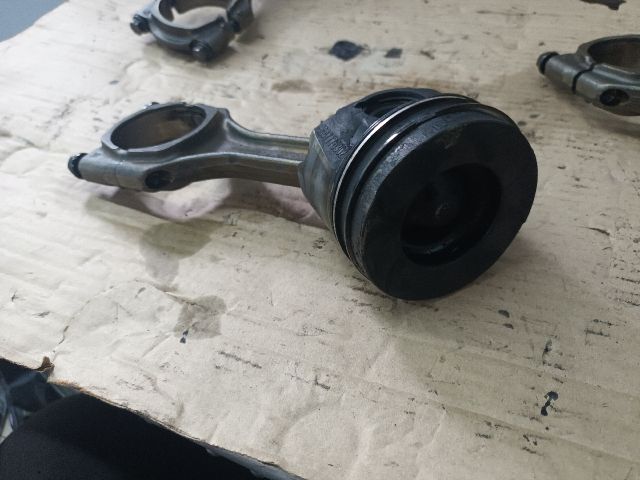 bontott OPEL ASTRA K Dugattyú és Hajtókar