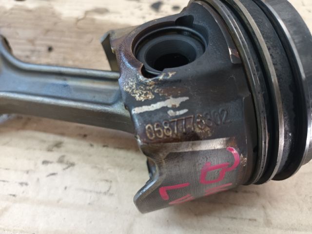 bontott OPEL ASTRA K Dugattyú és Hajtókar