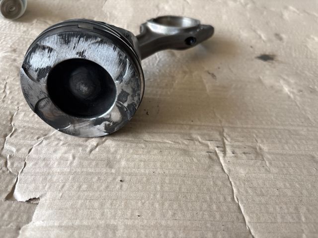 bontott OPEL ASTRA K Dugattyú és Hajtókar