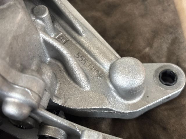 bontott OPEL ASTRA K Olajszivattyú