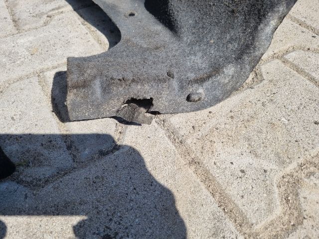 bontott OPEL ASTRA K Bal első Dobbetét (Kerékjárati, Műanyag)