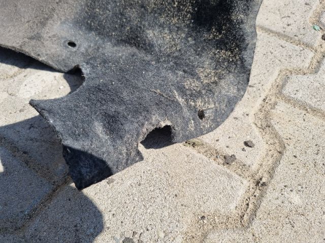 bontott OPEL ASTRA K Bal első Dobbetét (Kerékjárati, Műanyag)