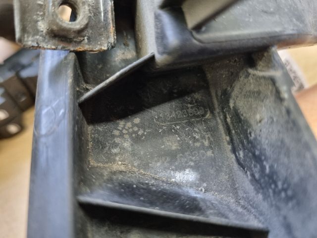 bontott OPEL ASTRA K Bal Fényszóró Tartó