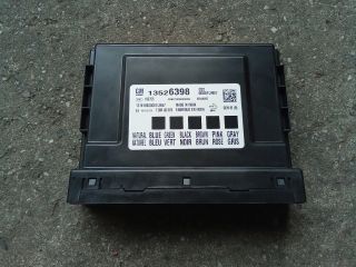 bontott OPEL ASTRA K Biztosítéktábla Utastér