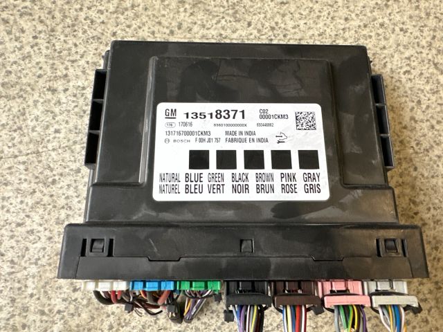 bontott OPEL ASTRA K Biztosítéktábla Utastér