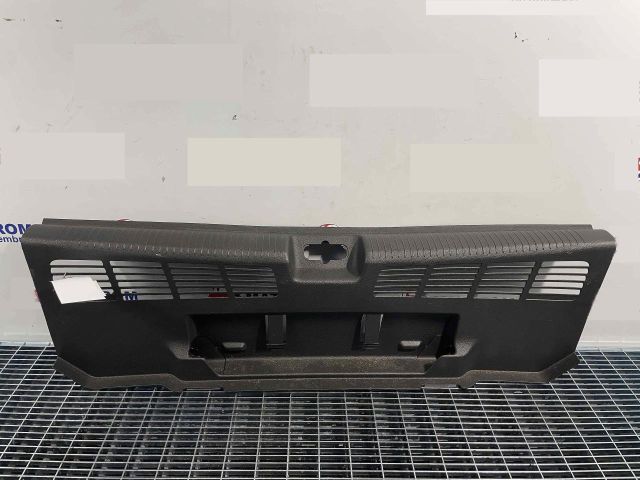 bontott OPEL ASTRA K Csomagtérajtó Díszléc