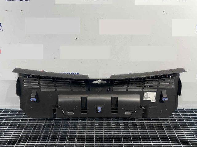 bontott OPEL ASTRA K Csomagtérajtó Díszléc