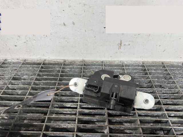 bontott OPEL ASTRA K Csomagtérajtó Ütköző