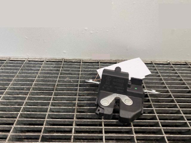 bontott OPEL ASTRA K Csomagtérajtó Ütköző