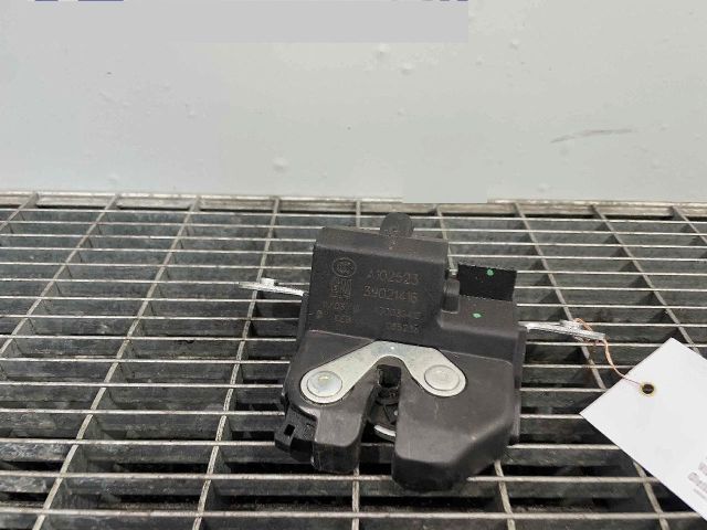 bontott OPEL ASTRA K Csomagtérajtó Ütköző