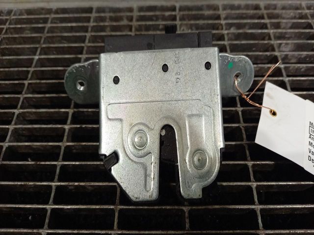 bontott OPEL ASTRA K Csomagtérajtó Ütköző